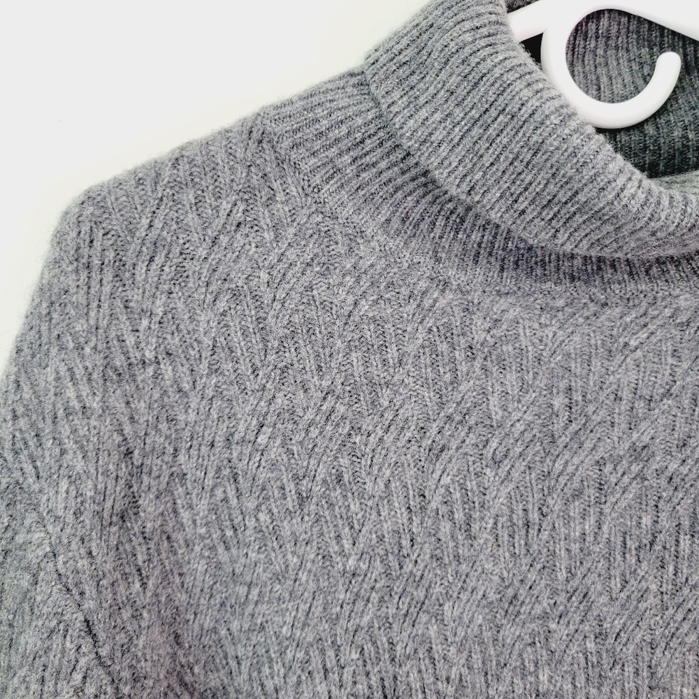 Jos A Bank Reserve wool & cashmere gray turtleneck sweater
